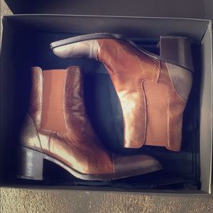 Like new Who’s ankle booties